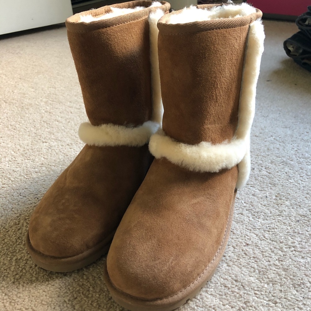 UGG Carter boot (size 8)